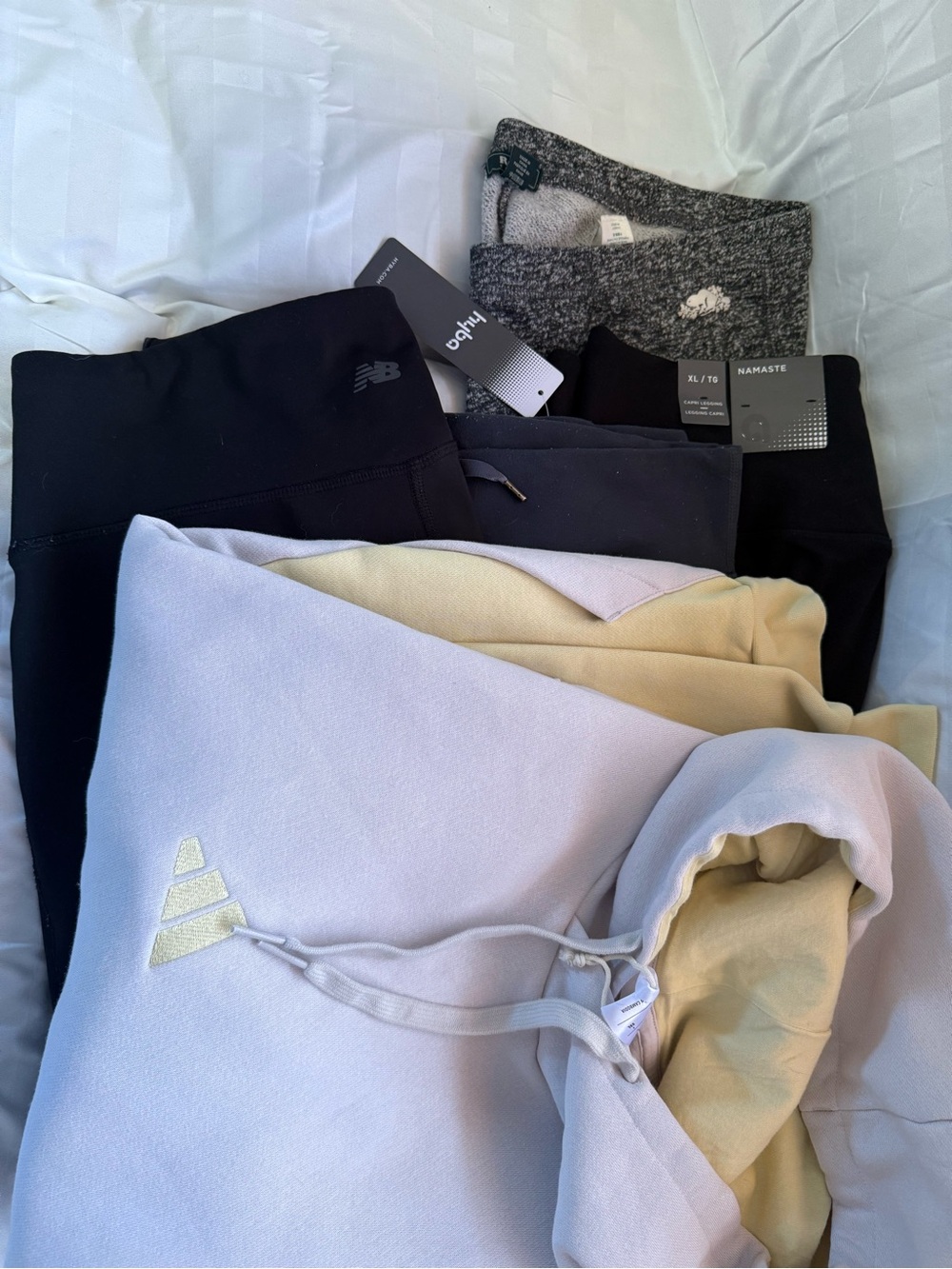 🎉🎉RESELLER BUNDLE🎉 women’s activewear bundle #6 Roots, Lulu, Addidas, Hyba